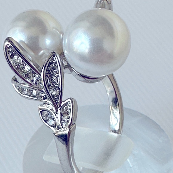 Elegant Ring Sparkling Leaf Design Inlaid Artificial Pearls & Rhinestones. - Picture 5 of 6